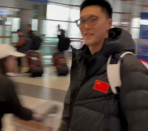 OD体育网站-贺希宁曝光胡明轩无缘世预赛原因：膝伤复发 回国第一时间去医院